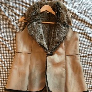 🟢fever faux fur reversible vest!!✨